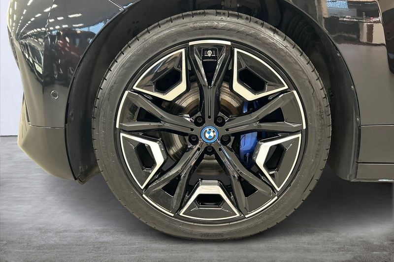 BMW iX bild 14