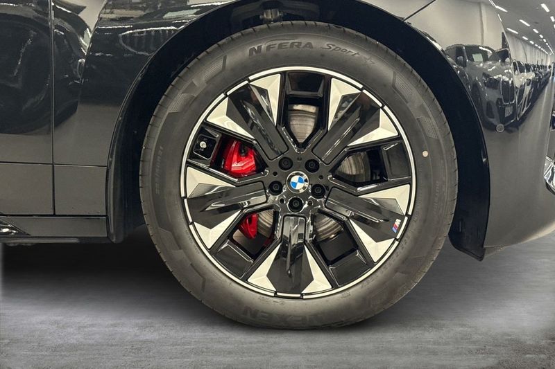 BMW iX bild 14