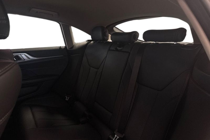 BMW i4 bild 11