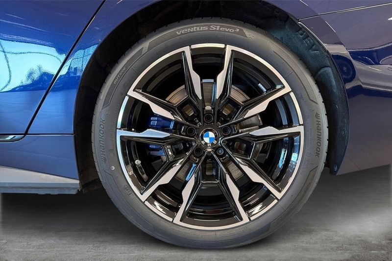 BMW i4 bild 15