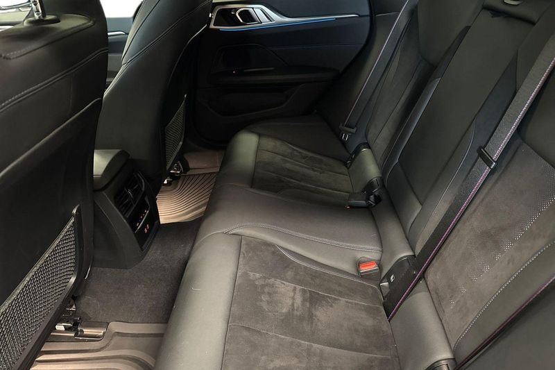 BMW i4 bild 11