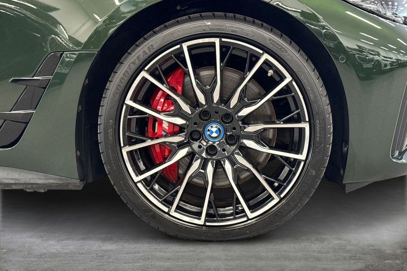 BMW i4 bild 14