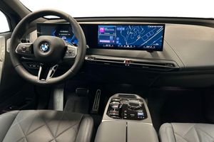 BMW iX bild 8