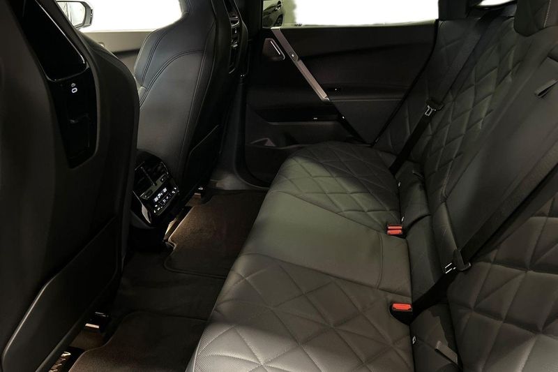BMW iX bild 11