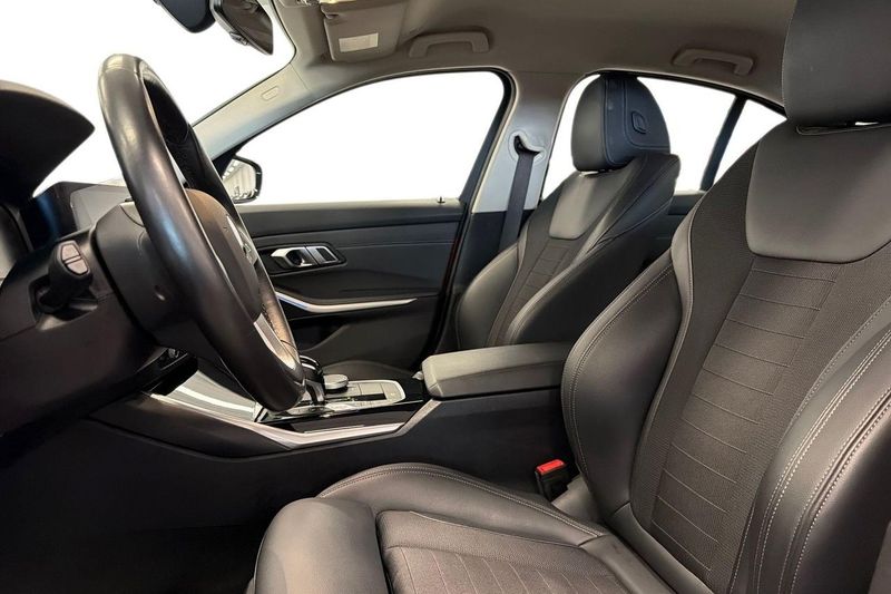 BMW 330 bild 12