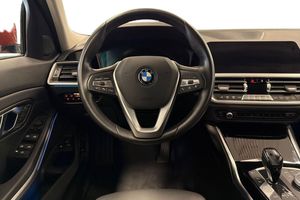 BMW 330 bild 9
