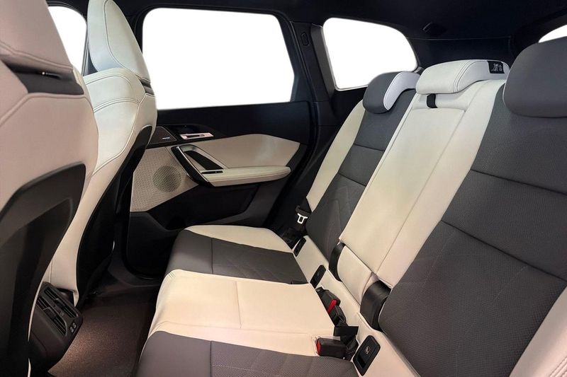 BMW iX1 bild 11