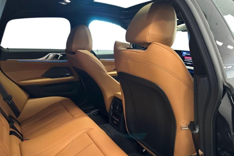 BMW i4 bild 7