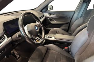 BMW iX1 bild 12