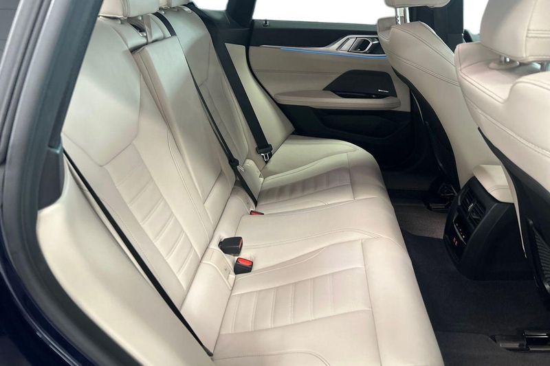 BMW i4 bild 7
