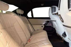 BMW i7 bild 7