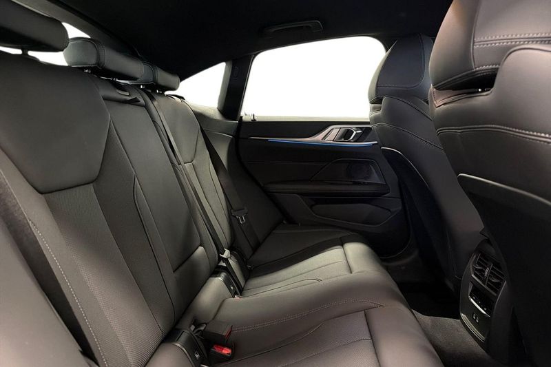 BMW i4 bild 7