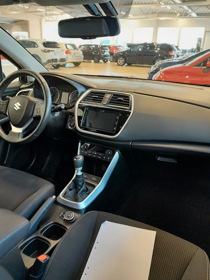 Suzuki S-CROSS bild 7