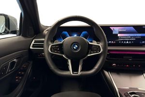 BMW 330 bild 9