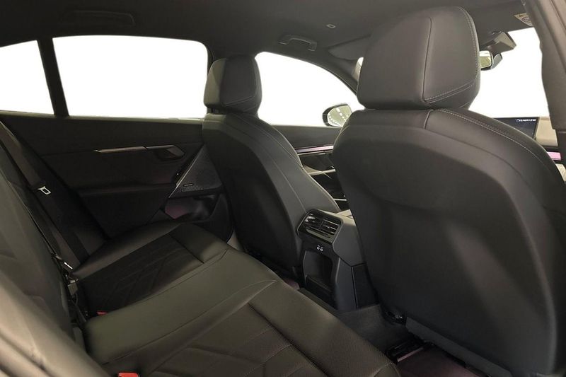 BMW i5 bild 7