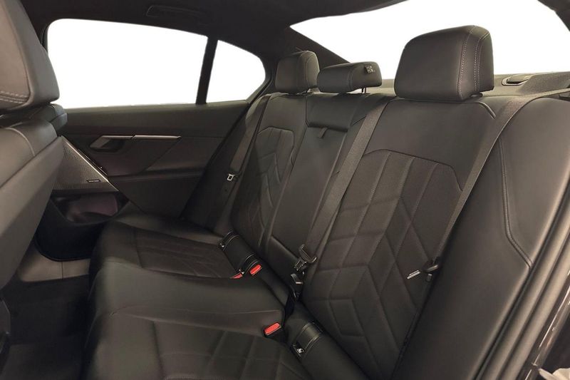 BMW i5 bild 11