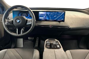 BMW iX bild 8