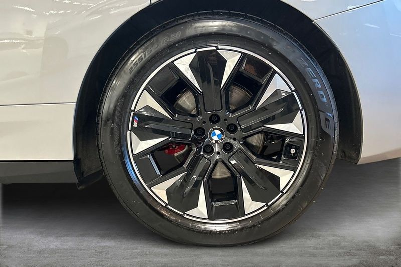 BMW iX bild 14