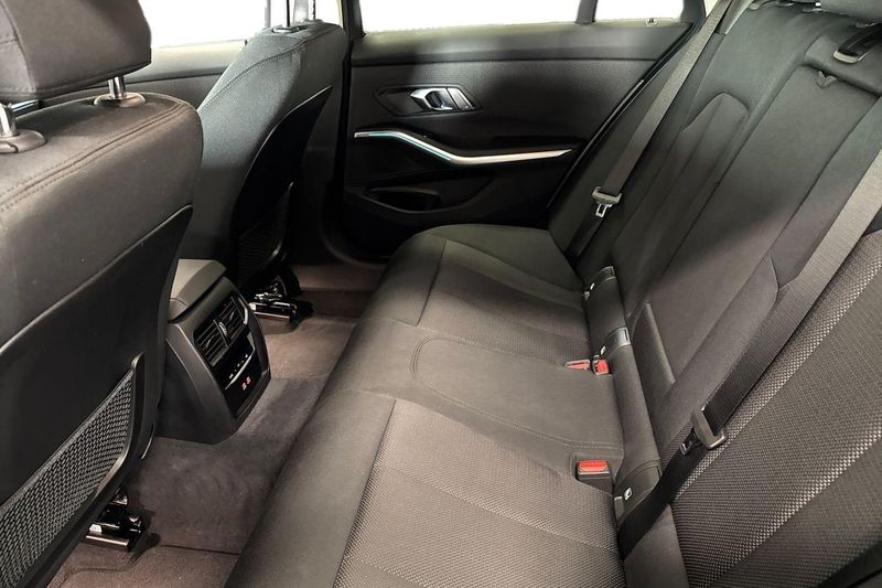 BMW 330 bild 11