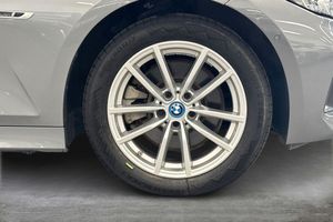 BMW 330 bild 14
