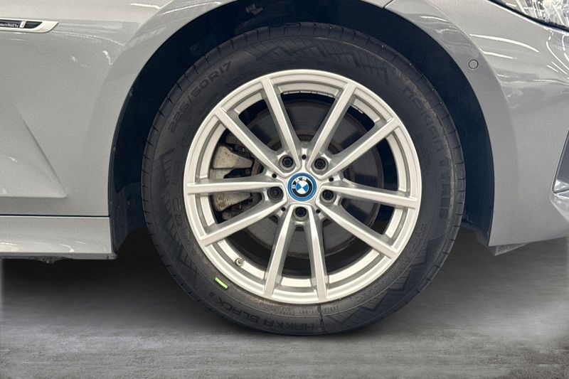BMW 330 bild 14