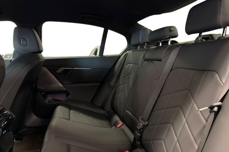 BMW i5 bild 11