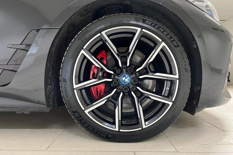 BMW i4 bild 13