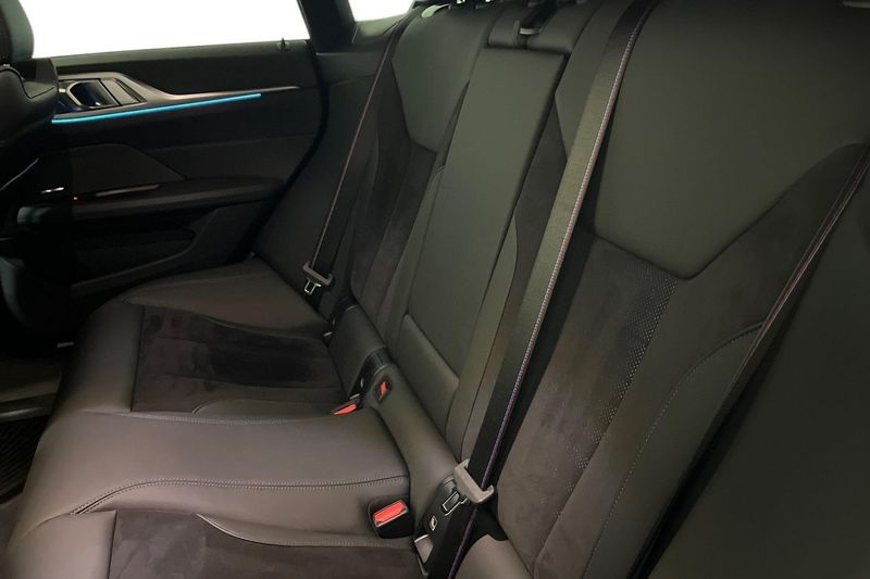 BMW i4 bild 16