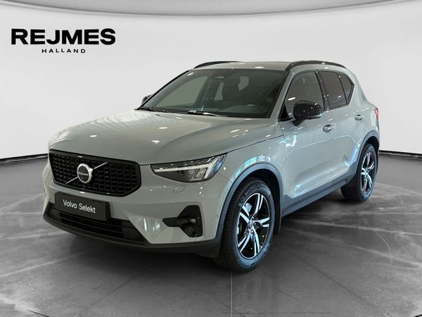 Volvo XC40 B3 FWD Bensin Plus Dark | 360-kamera | Dragkrok | - 2025