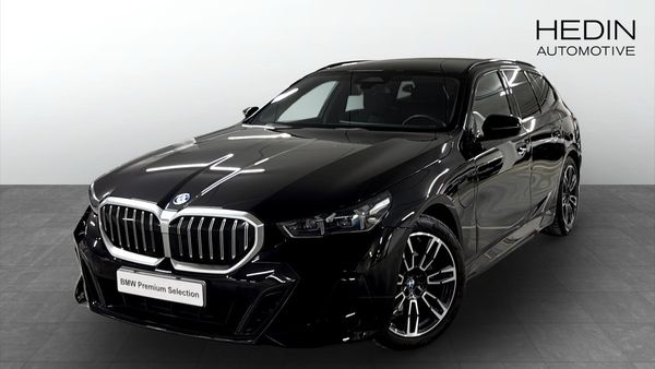 BMW 530 e xDrive Touring M sport / Dragkrok / Rattvärme - 2026