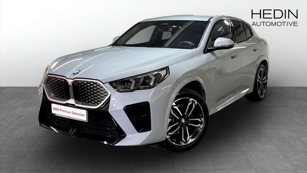 BMW iX2 xDrive30 M sport / Dragkrok / Rattvärme - 2026
