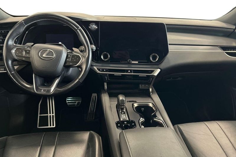 Lexus RX bild 11