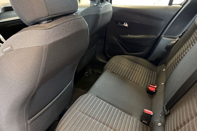 Peugeot 208 bild 12