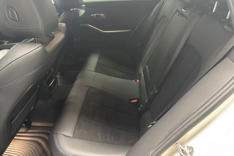 BMW 330 bild 12