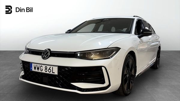 Volkswagen Passat R-line e-Hybrid TSI DSG 272 /Läder/Drag/Panorama/ - 2026