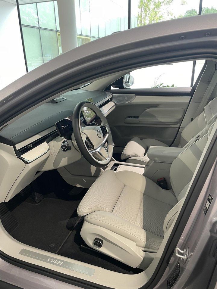 Volvo ES90 bild 8