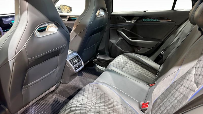 Volkswagen Passat bild 12
