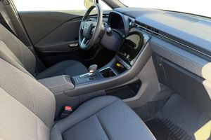 Lexus LBX bild 7