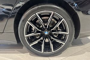 BMW i4 bild 17