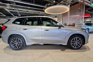 BMW iX1 bild 18