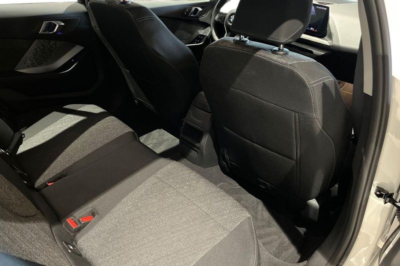 BMW 120 bild 9