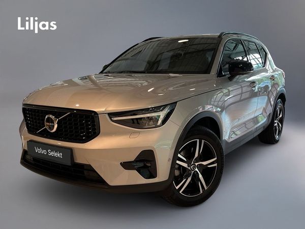 Volvo XC40 B3 FWD Bensin Plus Dark//360-Kamera//Drag// - 2025