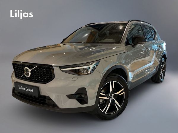 Volvo XC40 B3 FWD Bensin Plus Dark//360-kamera//Drag// - 2025