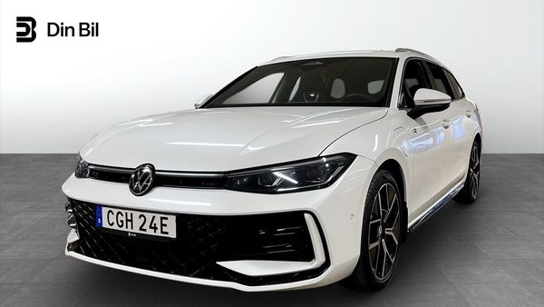 Volkswagen Passat Sportscombi eHybrid 272hk DSG/R-Line/Panorama/Läderkläd - 2025