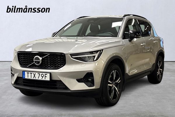 Volvo XC40 B3 FWD Bensin Plus Dark - 2025
