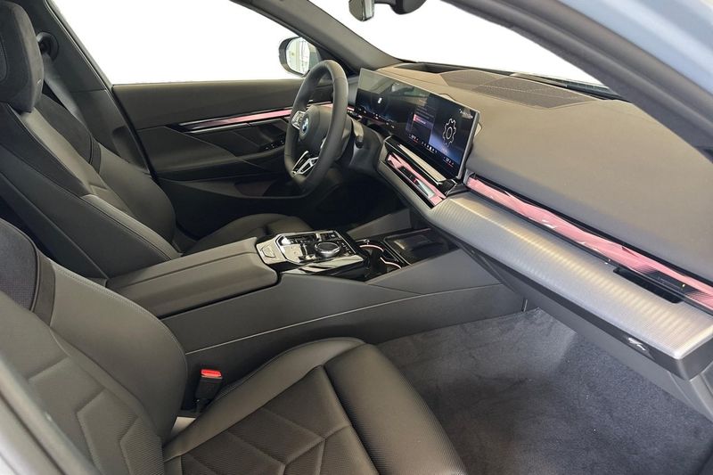 BMW i5 bild 13