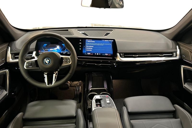 BMW iX1 bild 10