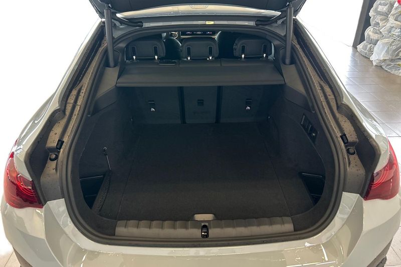 BMW i4 bild 16