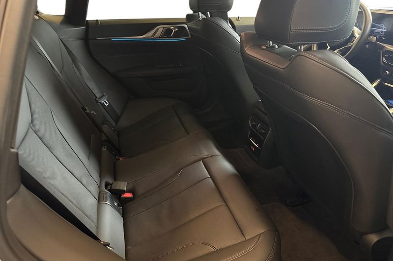 BMW i4 bild 14