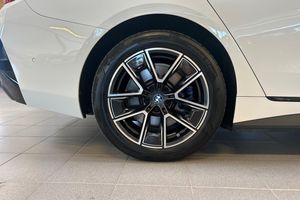 BMW i4 bild 9